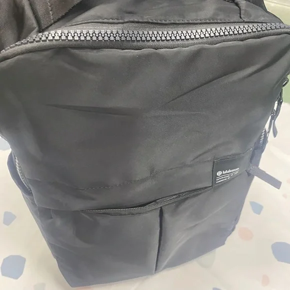 lululemon Everyday Backpack 2.0 23L Backpack - Picture 8 of 11